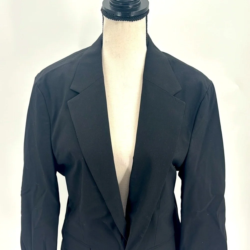 UEC men’s ASOS black tuxedo blazer in black size 40R